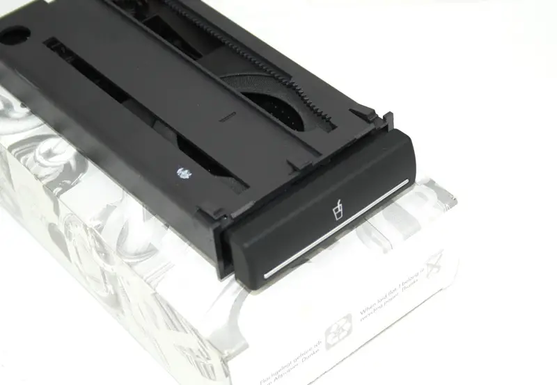 Getränkehalter Original Audi A3 / S3 8P Schwarz Halter Alu Chrom 8P0862534C5PR Top-Angebot